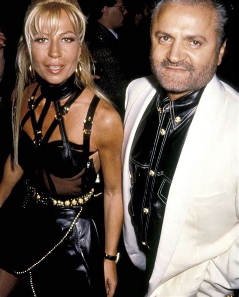 gianni versace litiga con donatella|gianni versace donatella belt dress.